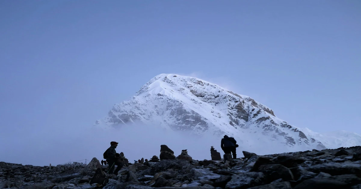 How to Train for the Everest Base Camp Trek - Featured Image